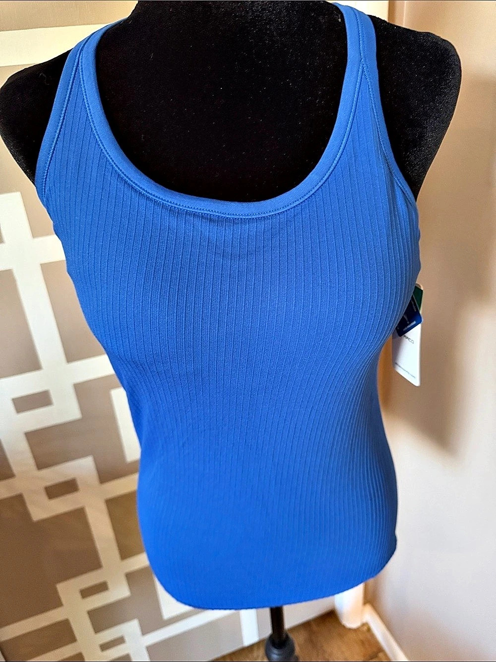 Attraco Women's Ribbed Seamless Built-In Bra Tank Top Blue Medium NWT